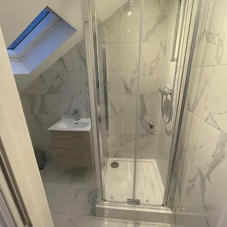 2a Seymour Road *