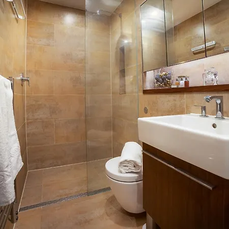 Stunning Modern Close To Hyde Park By Underthedoormat * London