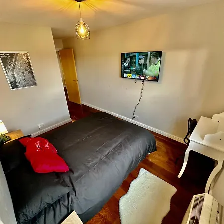 O2 Arena Luxury Flat Sleeps 6 With Parking * London