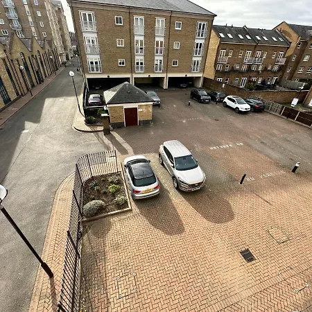 O2 Arena Luxury Flat Sleeps 6 With Parking *