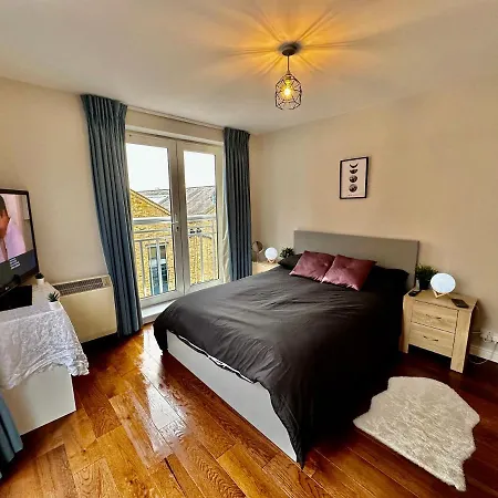 O2 Arena Luxury Flat Sleeps 6 With Parking Apartment London