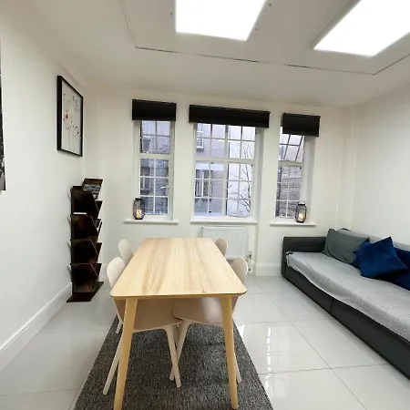 Cacao Boutique Flat- Kensington * London