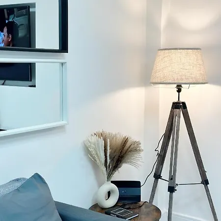 Cacao Boutique Flat- Kensington Apartment