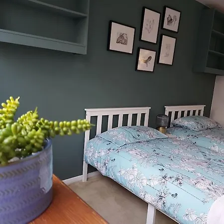 2 Bed Flat, Bounds Green, Piccadilly Line, N11 * London
