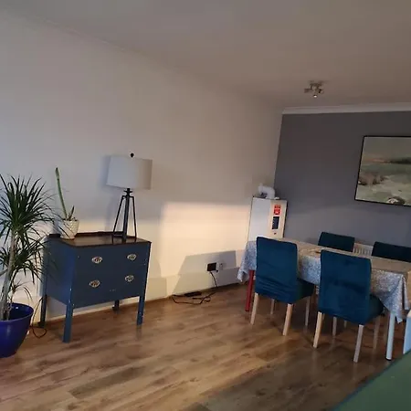 2 Bed Flat, Bounds Green, Piccadilly Line, N11