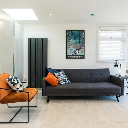 Spacious Modern 2 Bedroom Flat Apartment