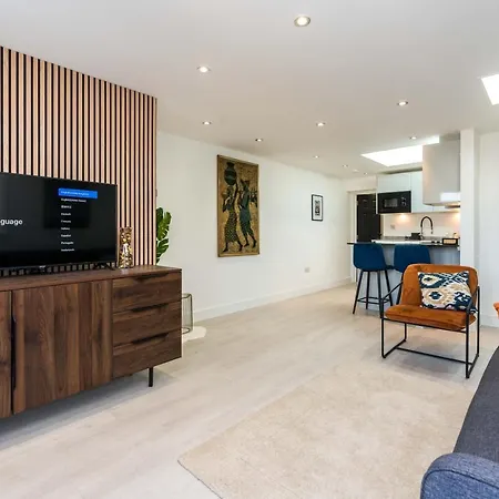 Apartment Spacious Modern 2 Bedroom Flat London
