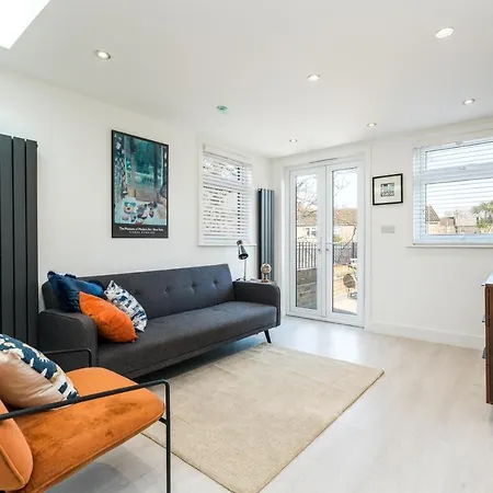Apartment Spacious Modern 2 Bedroom Flat