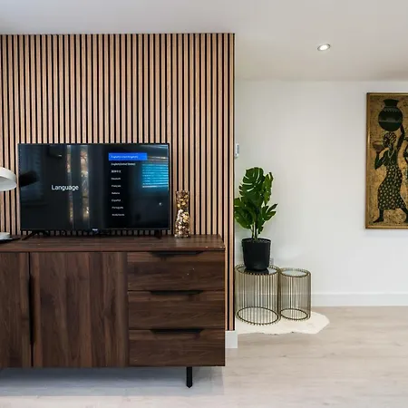 Apartment Spacious Modern 2 Bedroom Flat London