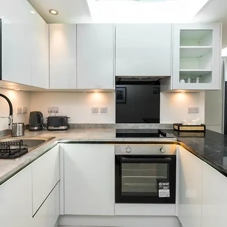 Spacious Modern 2 Bedroom Flat Apartment