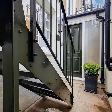 The Argyle Collection Near Kings Cross St Pancras * London