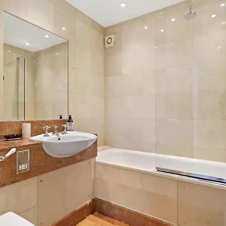 Three Bedroom Flat In Belgravia London