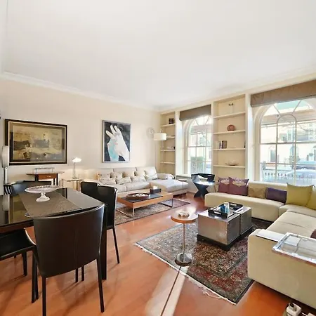 Three Bedroom Flat In Belgravia *