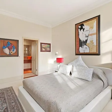 Apartment Three Bedroom Flat In Belgravia