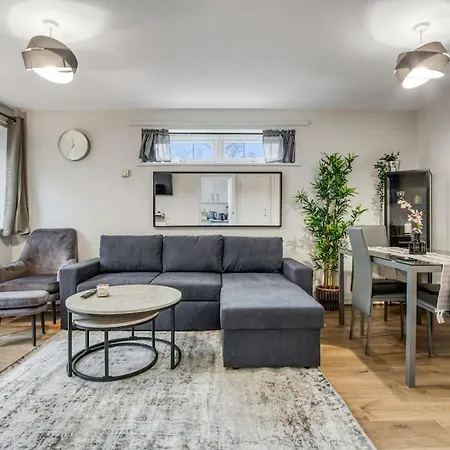1 Bedroom Flat - Brixton Apartment *