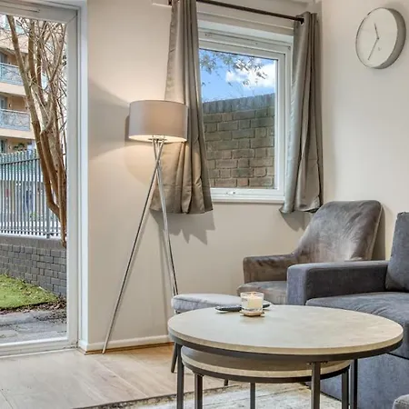 1 Bedroom Flat - Brixton Apartment London