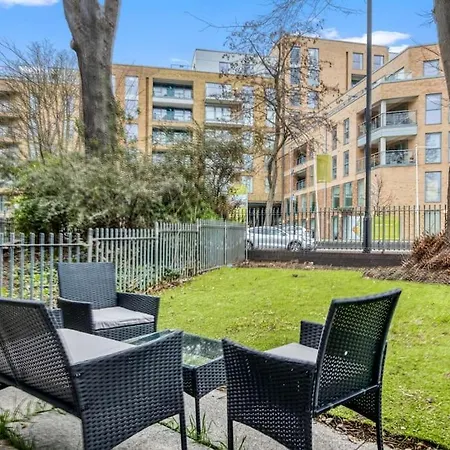 1 Bedroom Flat - Brixton Apartment London