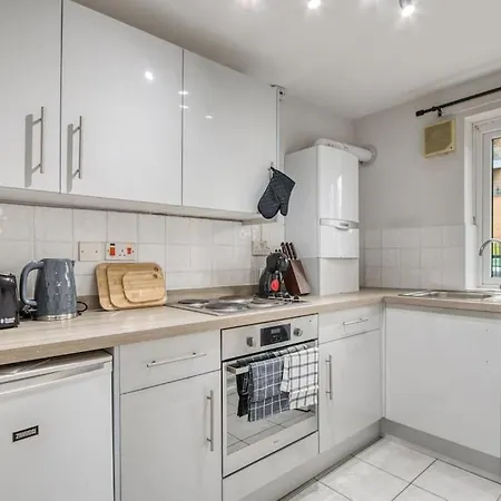 1 Bedroom Flat - Brixton *
