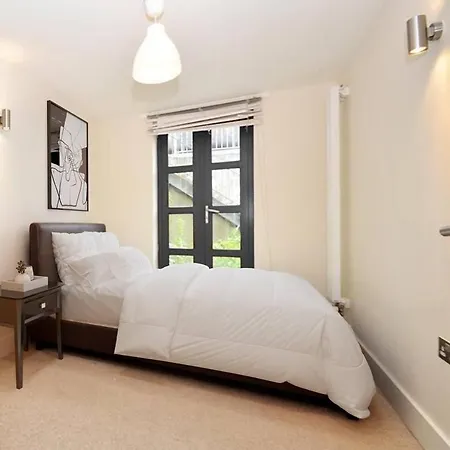 Lunar Bliss - Ultra Stylish Comfy - Up To 10 People Apartment *