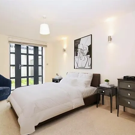 Lunar Bliss - Ultra Stylish Comfy - Up To 10 People * London