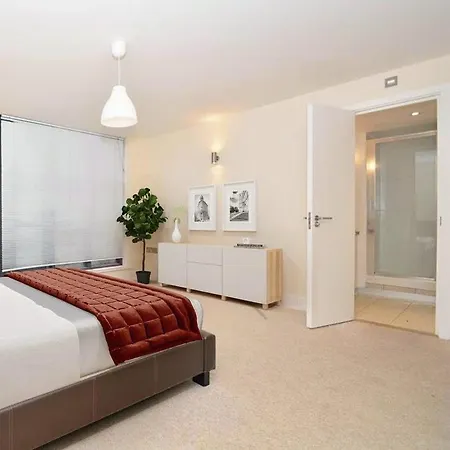 Lunar Bliss - Ultra Stylish Comfy - Up To 10 People Apartment