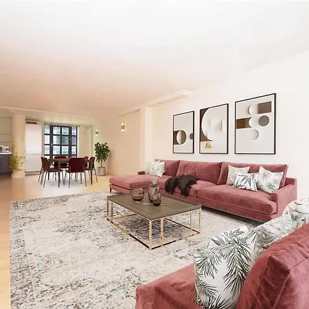 Lunar Bliss - Ultra Stylish Comfy - Up To 10 People Apartment London