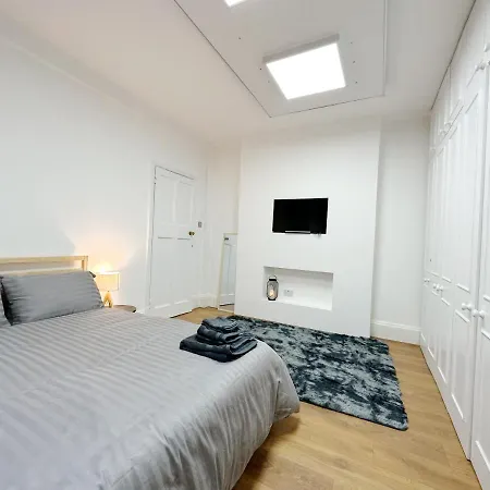 Cacao Boutique Flat- Kensington *