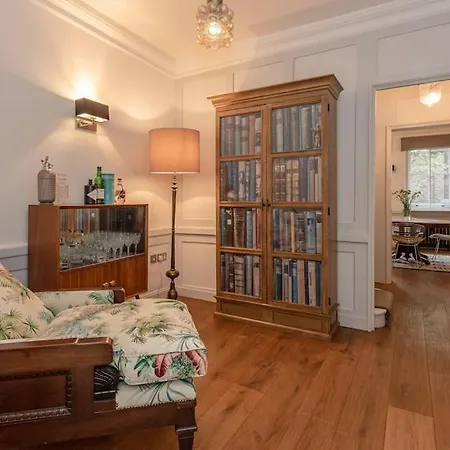 Apartment Stunning 3 Bed Townhouse In The Heart Of Mayfair *