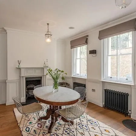 Apartment Stunning 3 Bed Townhouse In The Heart Of Mayfair *