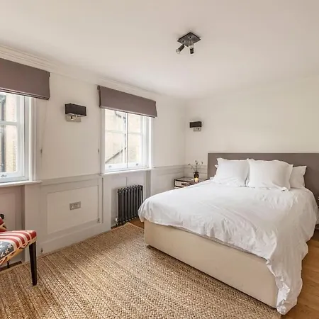 Stunning 3 Bed Townhouse In The Heart Of Mayfair
