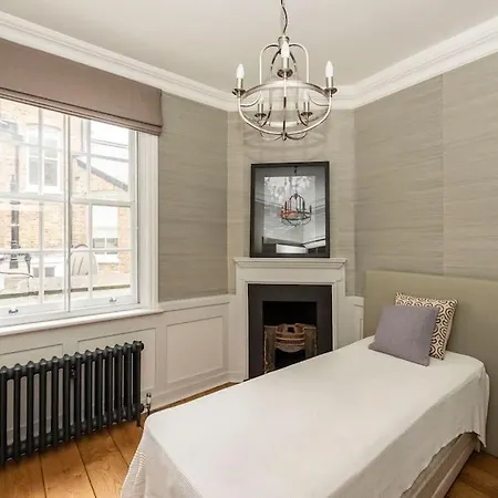 Stunning 3 Bed Townhouse In The Heart Of Mayfair Apartment *