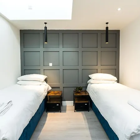 Spacious Modern 2 Bedroom Flat Apartment