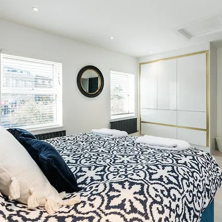 Spacious Modern 2 Bedroom Flat Apartment London