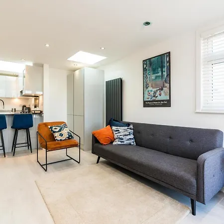 Spacious Modern 2 Bedroom Flat Apartment