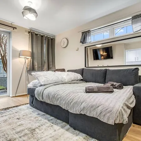 Apartment 1 Bedroom Flat - Brixton *