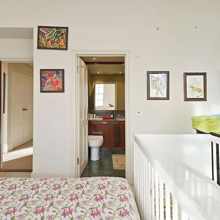 Three Bedroom Flat In Belgravia Apartment London