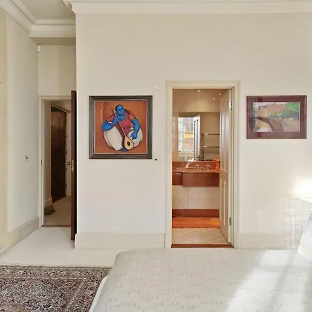 Apartment Three Bedroom Flat In Belgravia *