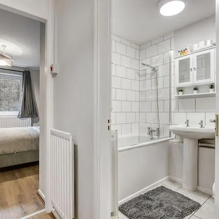 Apartment 1 Bedroom Flat - Brixton *