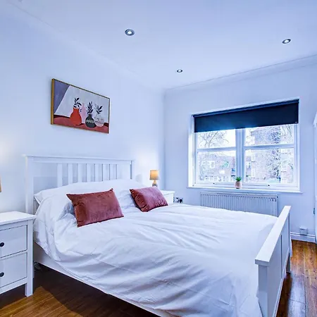 Beautiful 2 Bedroom Apartment, * Romford