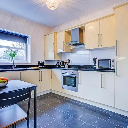 Beautiful 2 Bedroom Apartment,