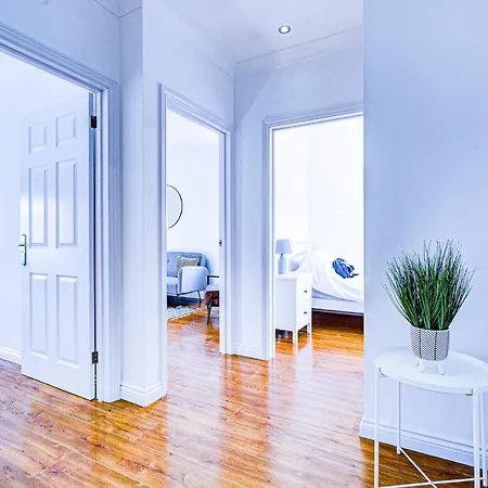 Beautiful 2 Bedroom Apartment,