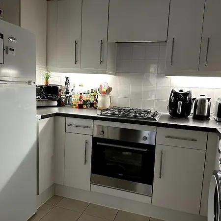 Artist In Islington, Shoreditch, Old St Apartment