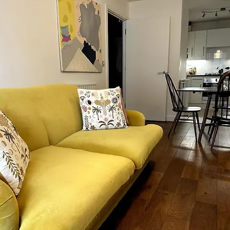 Artist In Islington, Shoreditch, Old St Apartment