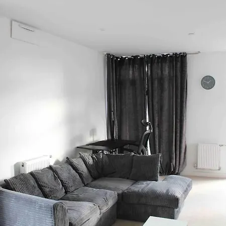 Apartment Lovely One Bedroom With Balcony *