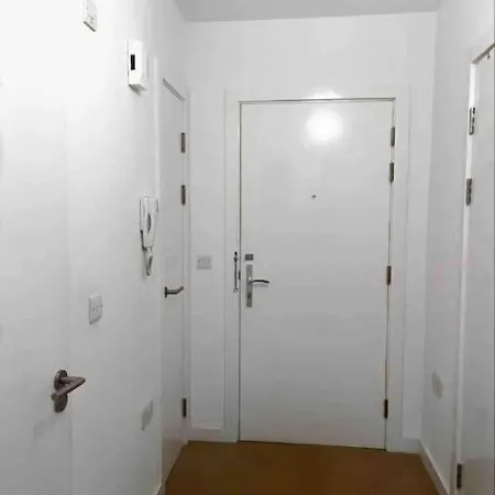 Lovely One Bedroom With Balcony * London