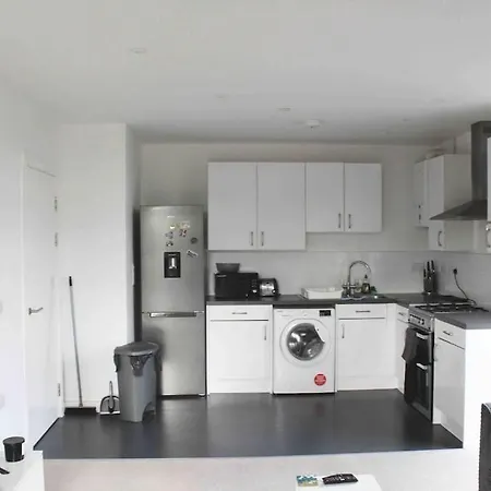 Lovely One Bedroom With Balcony London