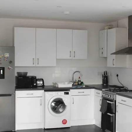 Apartment Lovely One Bedroom With Balcony London