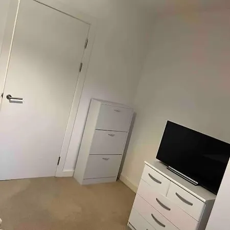 Lovely One Bedroom With Balcony Apartment *