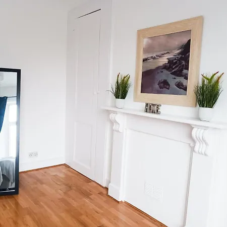 Apartment Away From London
