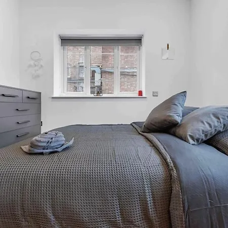 Apartment Sleep 8 9elms London